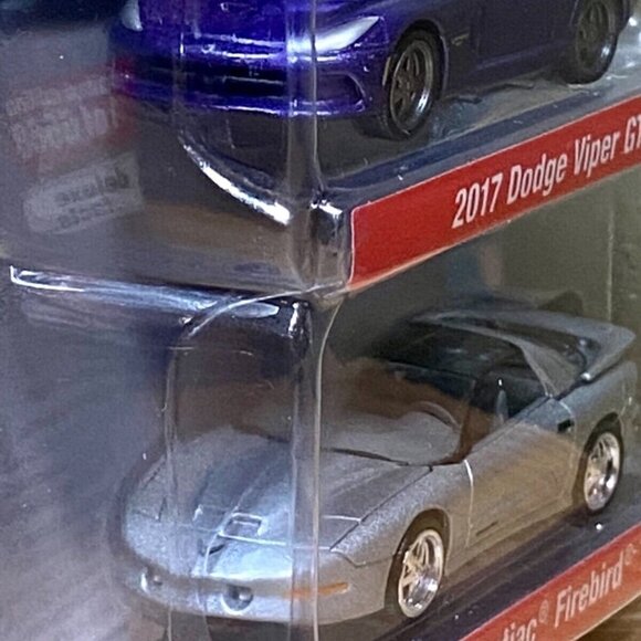 Auto World 2017 Dodge Viper GTC & 1996 Pontiac Firebird 2pk Limited Edition 2022 - Picture 4 of 7